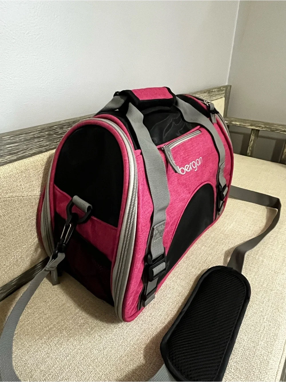 Coastal Pet Bergan Comfort Carrier - Cat and Dog Carrier - Heather Berry NWOT